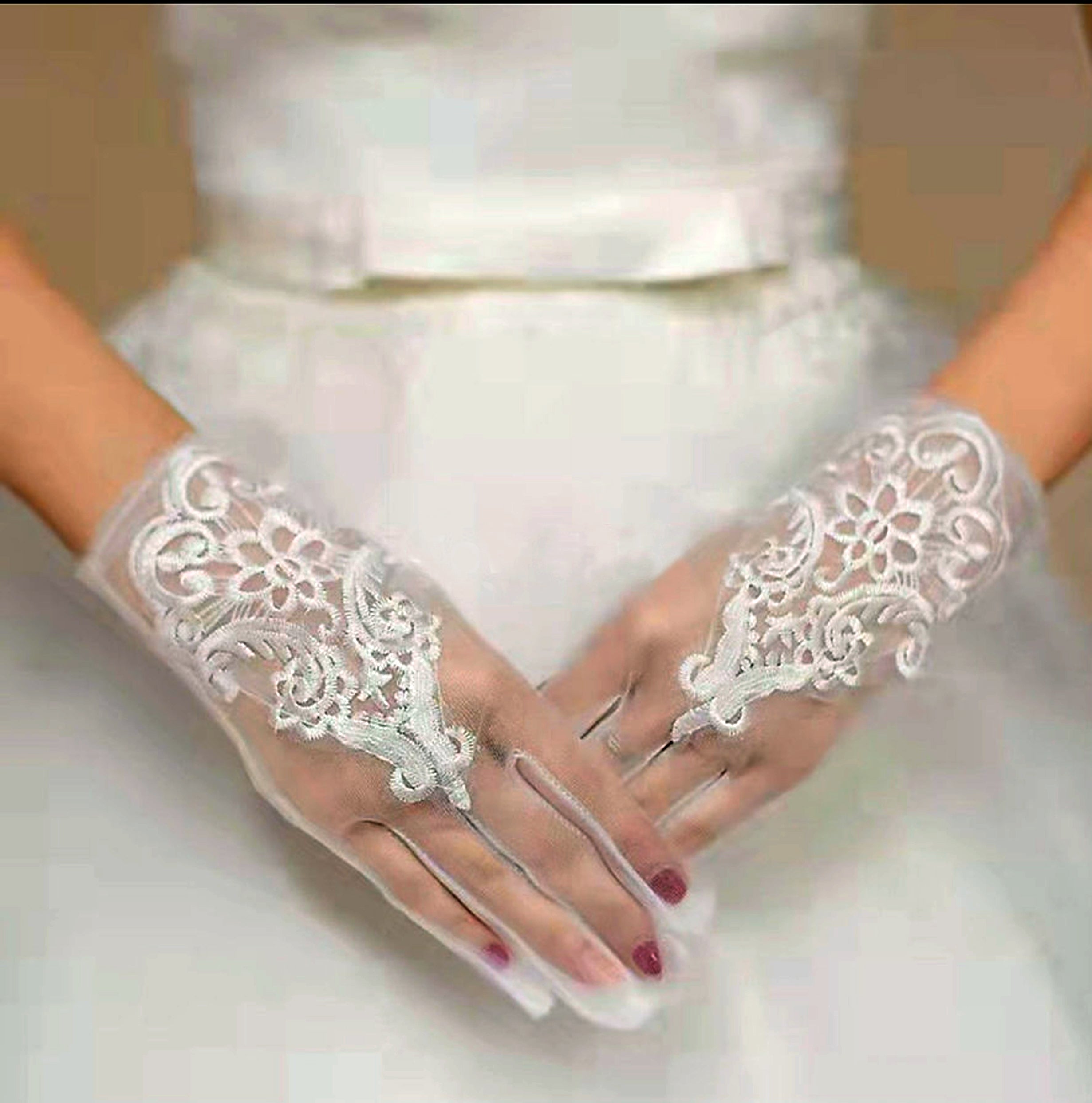 Bridal Gloves - Short Floral Applique with net